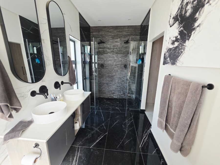 5 Bedroom Property for Sale in Sandown Western Cape